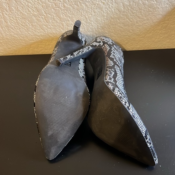 black and white heels - Picture 4 of 6